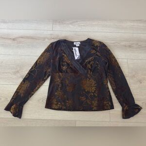 Vintage effeci Elegance Floral Top - Brown 🍁🍂
NEW WITH TAGS 🏷️